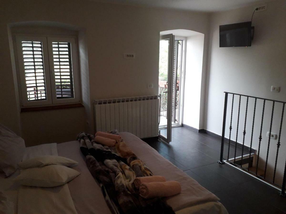 Apartments And Rooms Deskovic Мощеничка-Драга Экстерьер фото