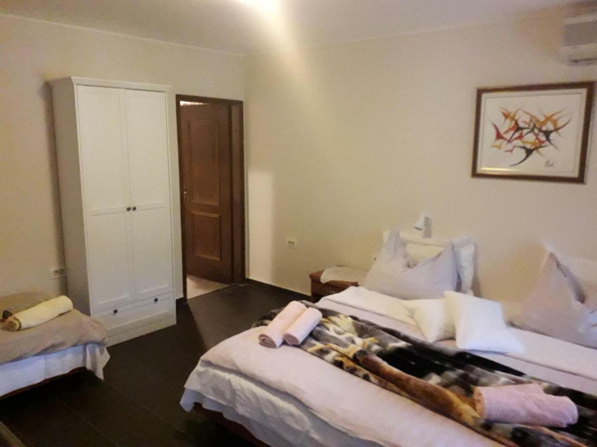 Apartments And Rooms Deskovic Мощеничка-Драга Экстерьер фото